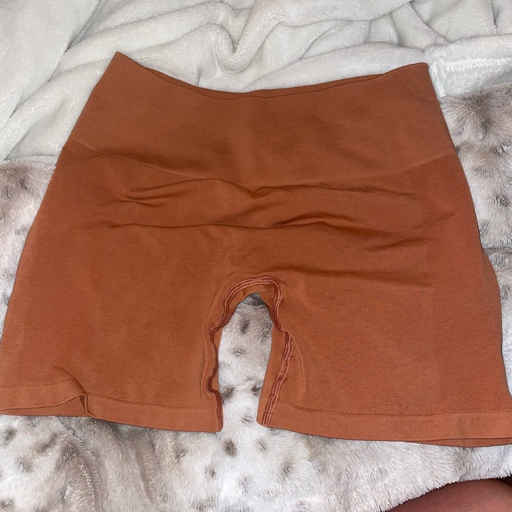 Alphalete amplify shorts